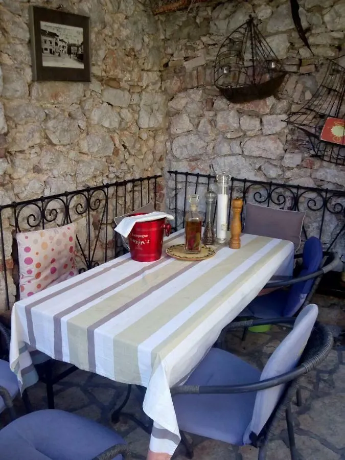 Apartman I Sobe Cule Cres 3*,  Croatia