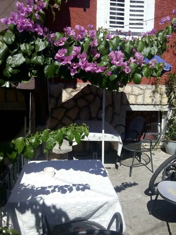 Apartman I Sobe Cule Cres Guest house